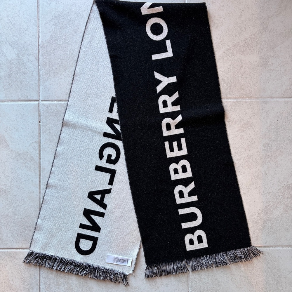 Burberry Black and White Reversible Scarf 100% Wool - Barely Used